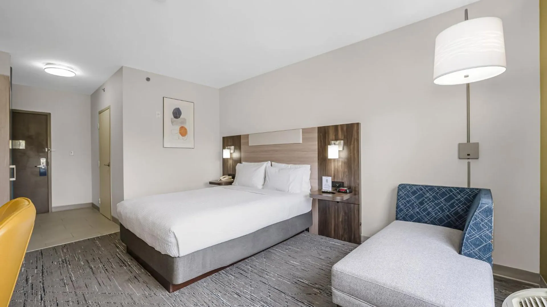 Holiday Inn Express Hotel & Suites-Edmonton South By Ihg 3*, Έντμοντον